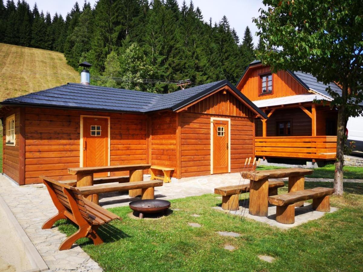 Valassky Dvur Velké Karlovice Extérieur photo